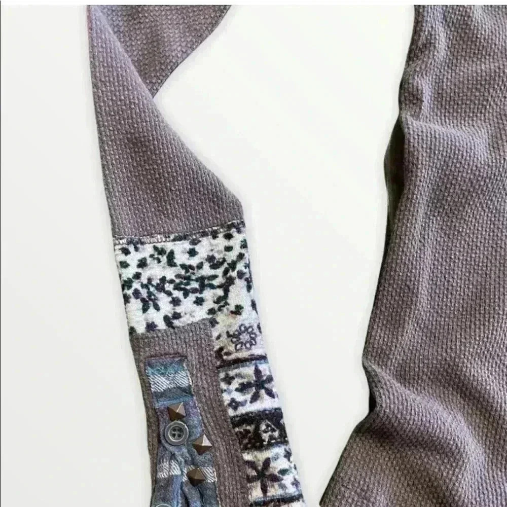 Free People Hyperactive Hippie Cuff Studded Buttons Thermal Top Brown XS - Picture 3 of 4